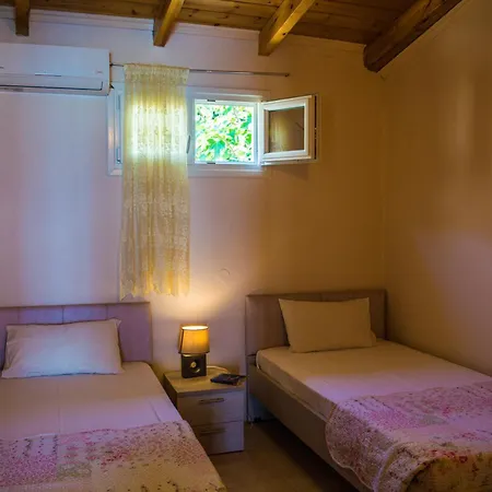 Fanis Seafront * Agios Gordios (Corfu)