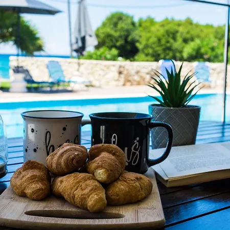 Fanis Seafront Agios Gordios (Corfu)